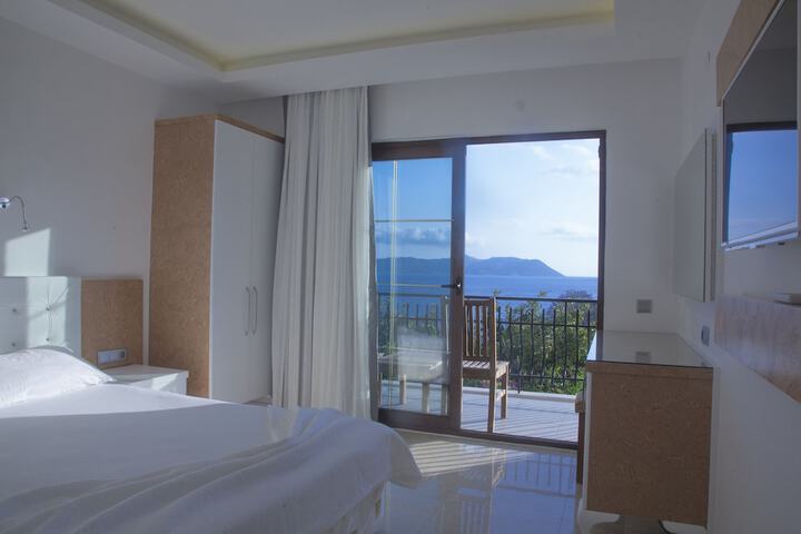 Room 5 of 108