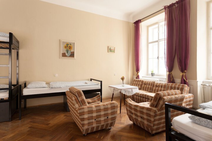 Room 9 of 38