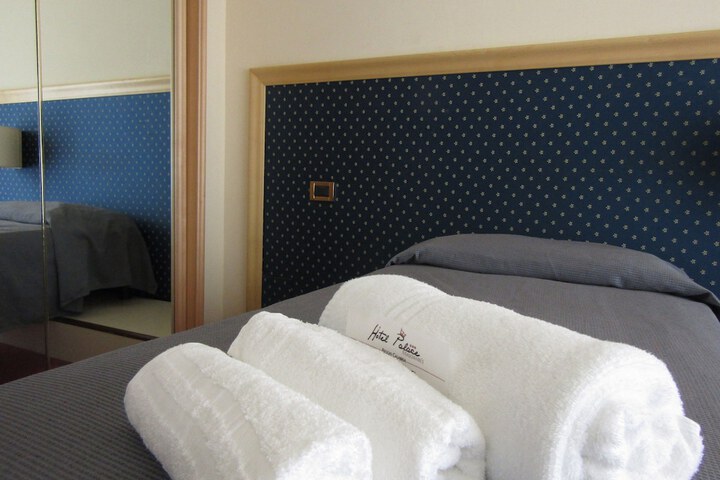 Room 4 of 28
