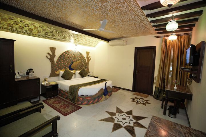 Room 6 of 35