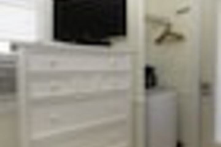 Room 65 of 384