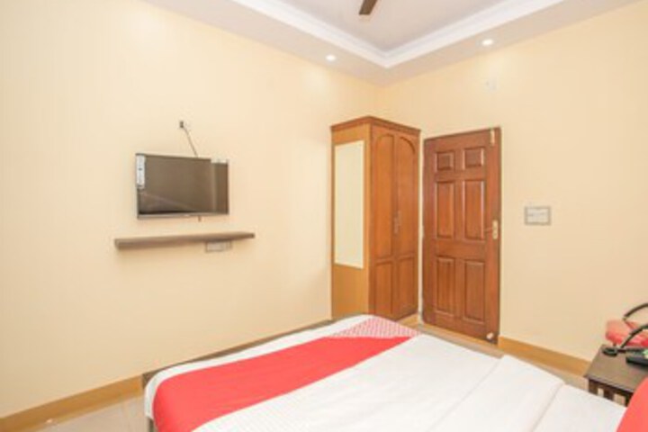 Room 17 of 27