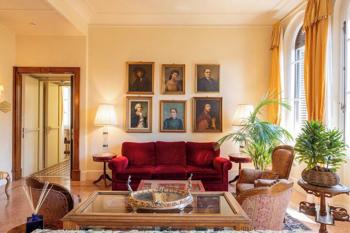Entrance & Lobby