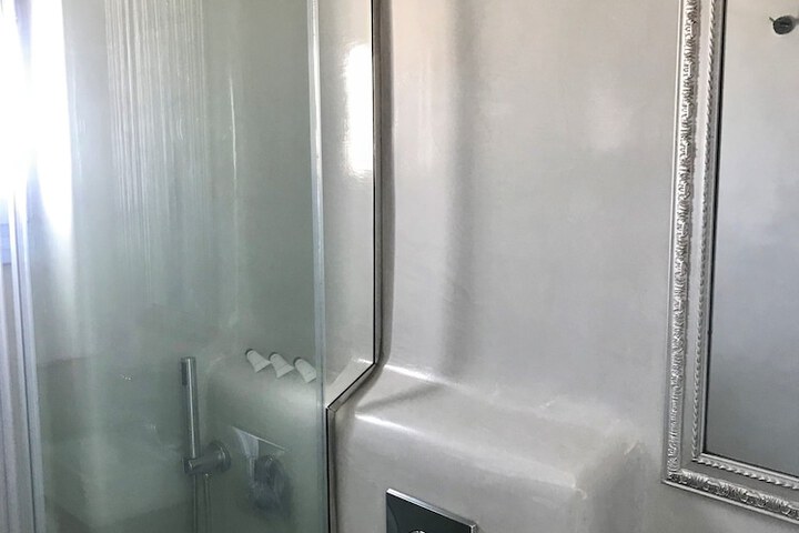Room 40 of 61