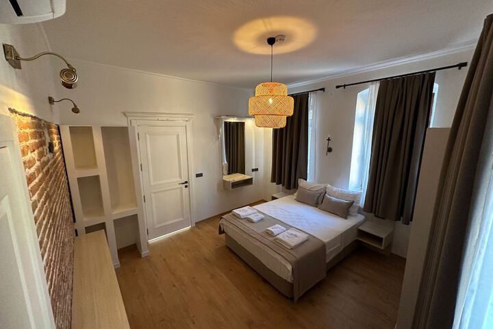 Room 7 of 42