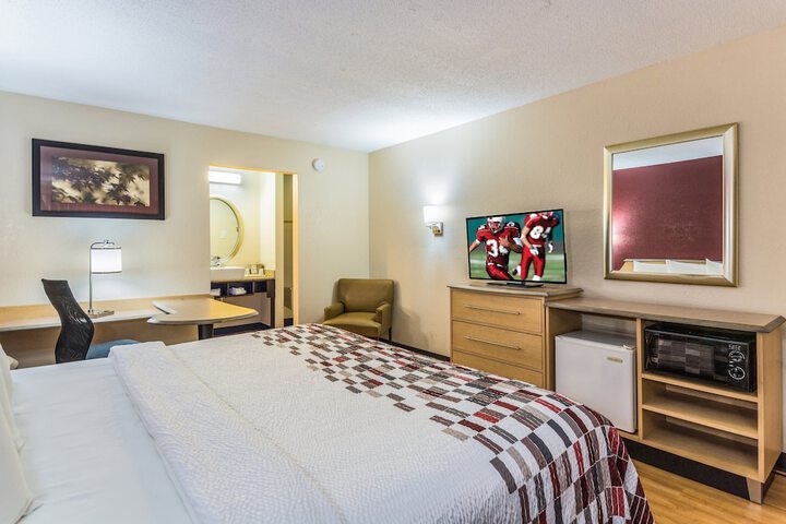 Superior King Bed (6 of 6)