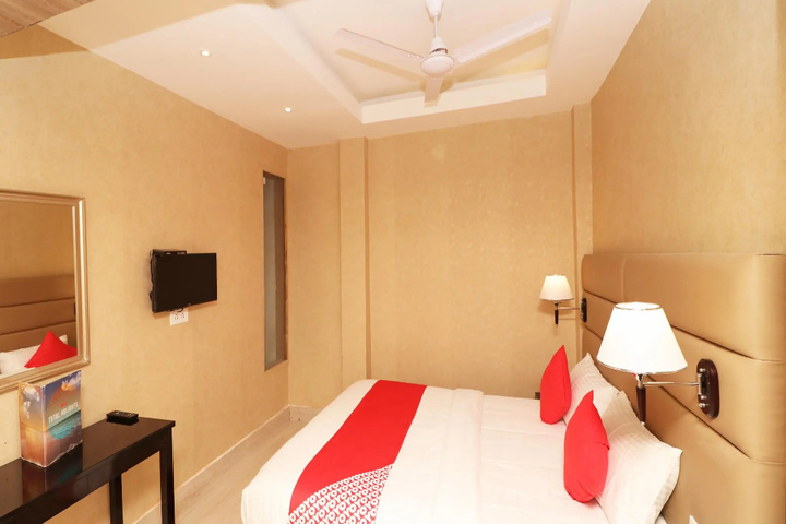 Room 2 of 5