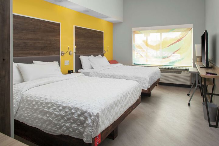 2 Queen Beds (13 of 15)
