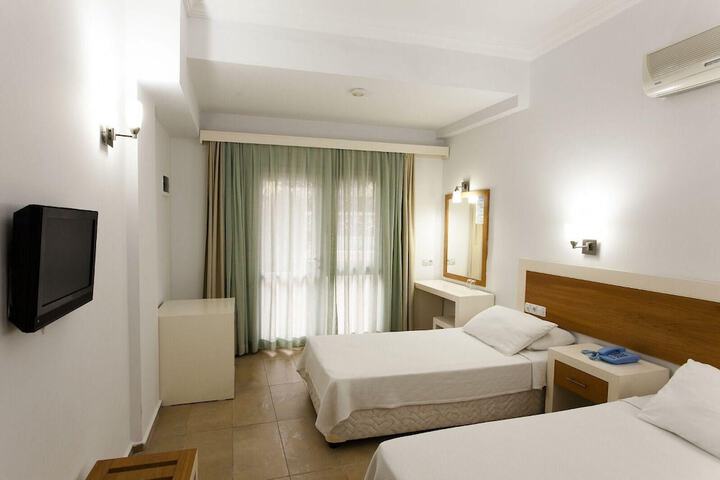 Room 8 of 38