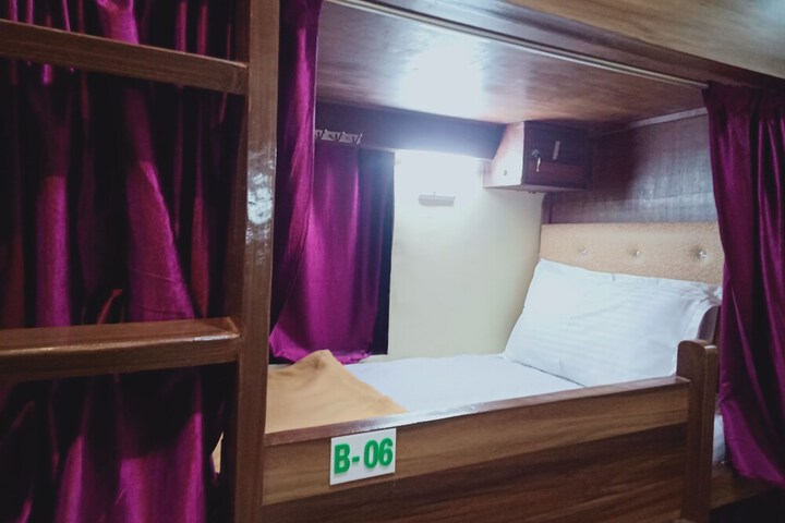 Room 10 of 14