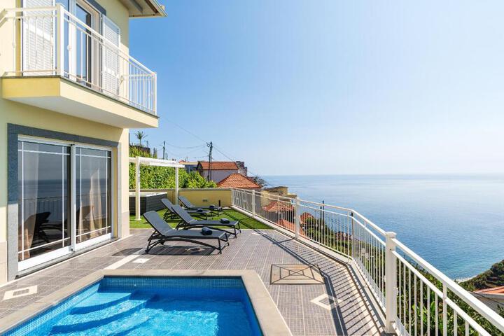 Casa Agrela by Rent2U Lda Swimming Pool & Jacuzzi