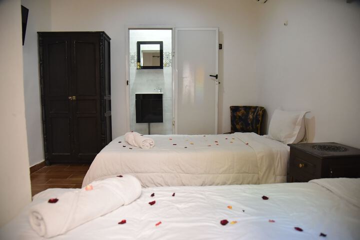 Room 5 of 9