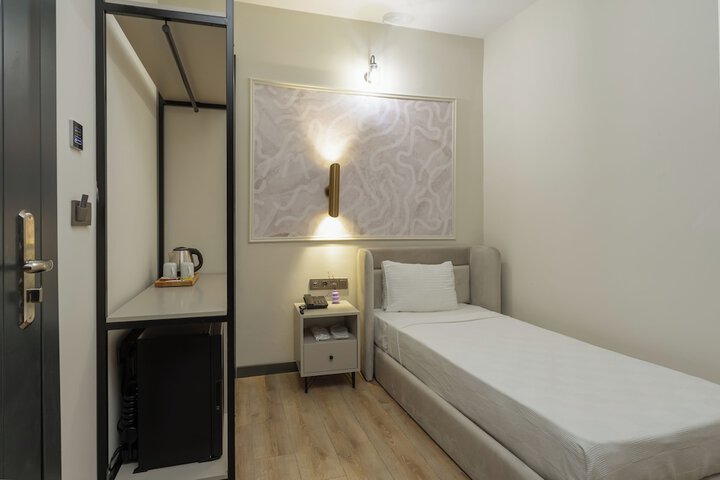 Room 34 of 111