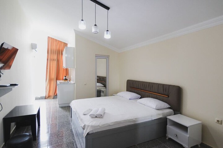 Room 10 of 29