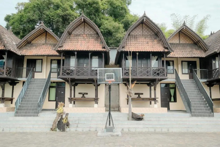 Resto Apung and Bungalow Kedisan RedPartner