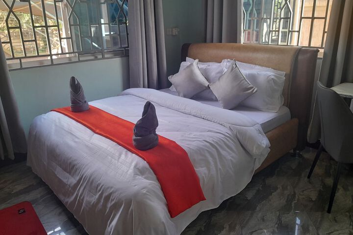 Room 6 of 17