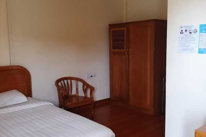 Room 4 of 23