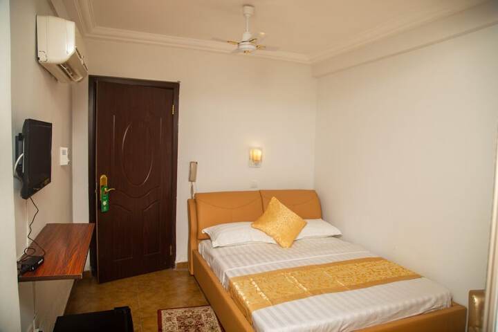 Room 7 of 11