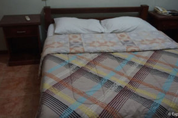 Room 9 of 33