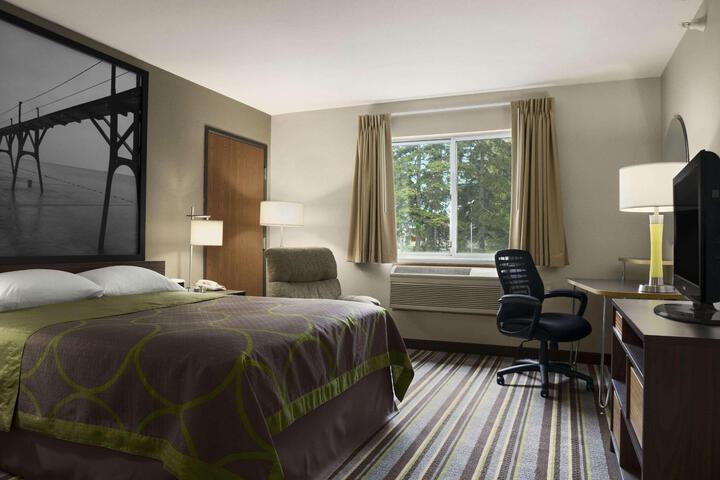 1 Queen Bed (17 of 17)
