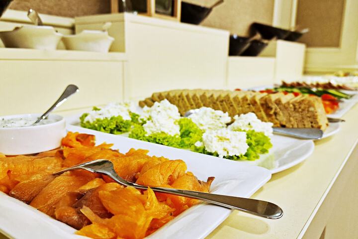 Dining 63 of 77
