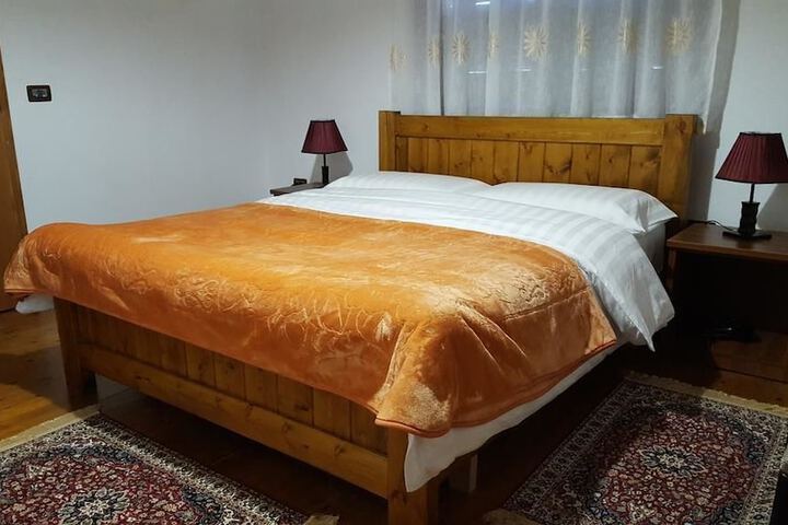 Room 3 of 33