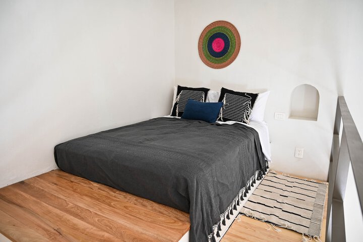 Room 3 of 48