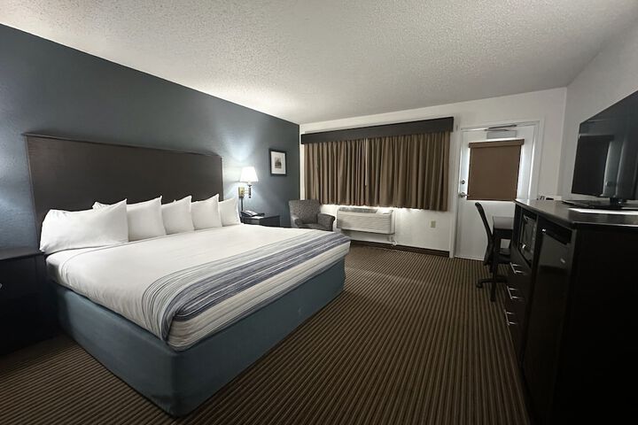1 King Bed Mobility Accessible (14 of 40)