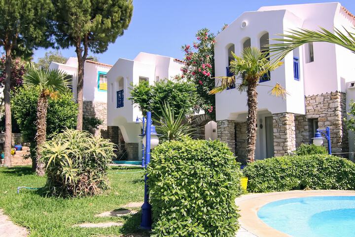 Hotel Exterior 66 of 71