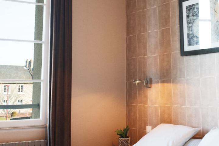 Room 5 of 16