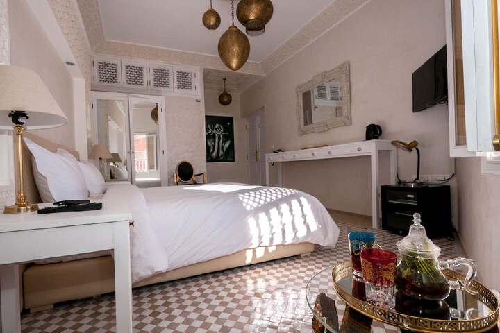 Room 16 of 28