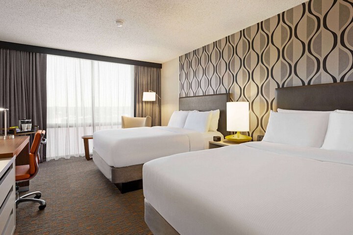 2 Queen Beds Accessible