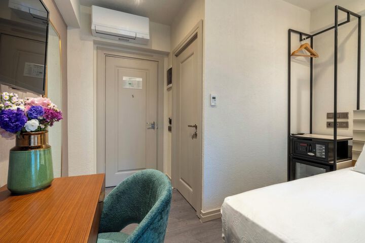 Room 15 of 64