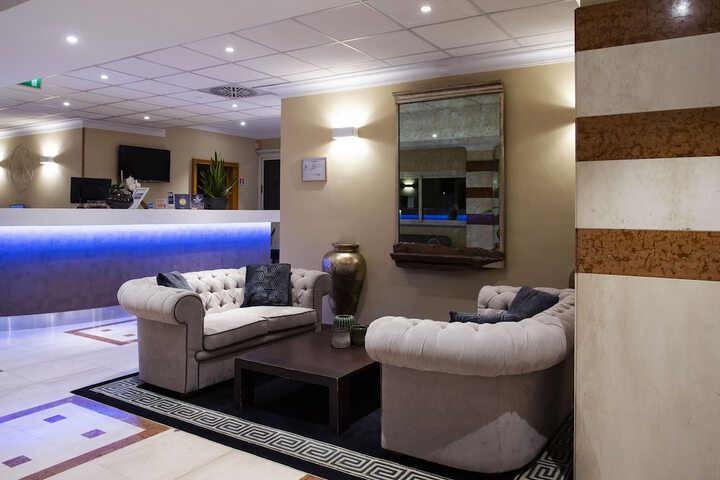 Entrance & Lobby