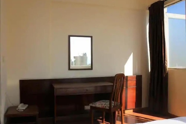 Room 11 of 39