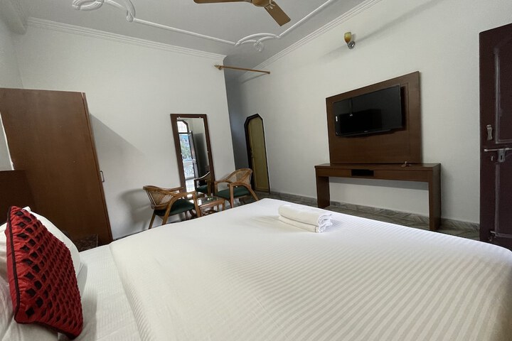 Room 9 of 29