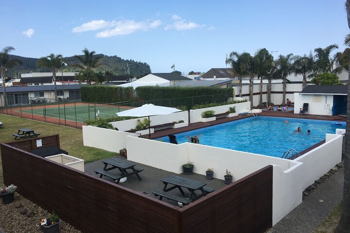 Pool 10 of 33