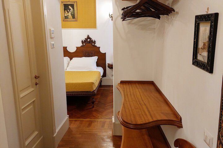Room 21 of 43