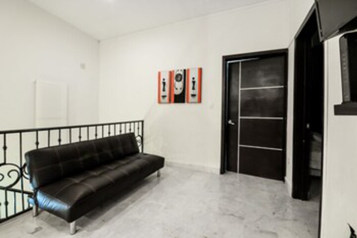 Room 34 of 69