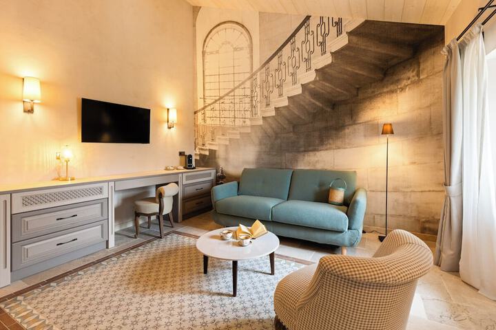 Room 22 of 48