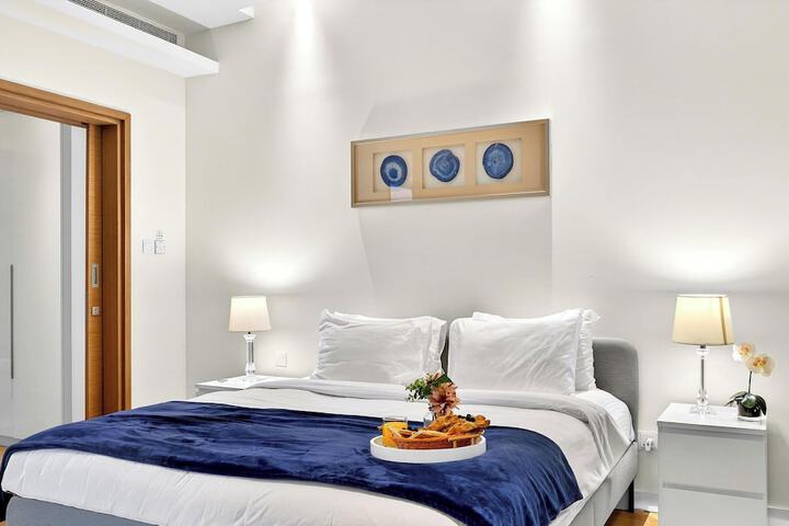 Room 9 of 28