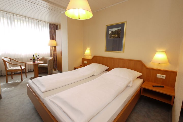 Room 3 of 37
