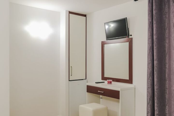 Room 27 of 45