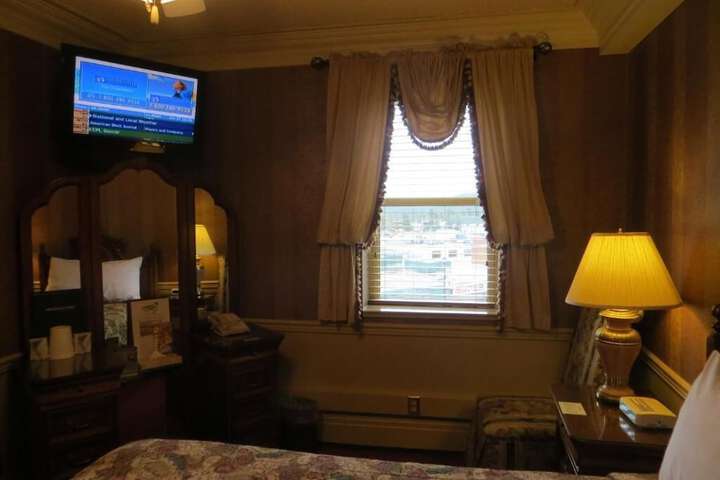 Room 2 of 47