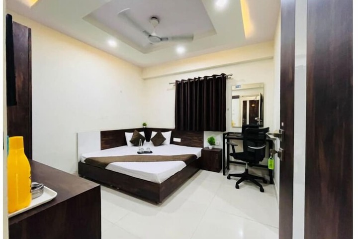 Room 9 of 10