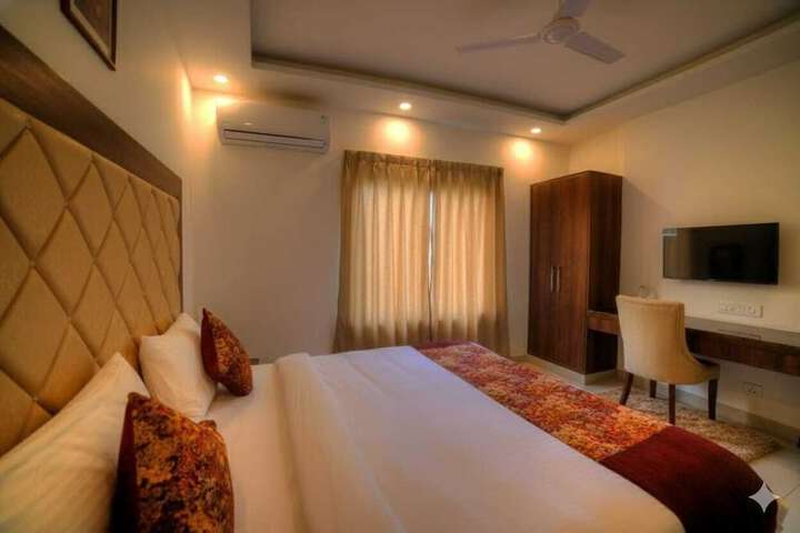 Room 2 of 6