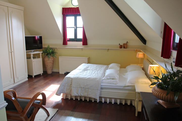 Room 15 of 80