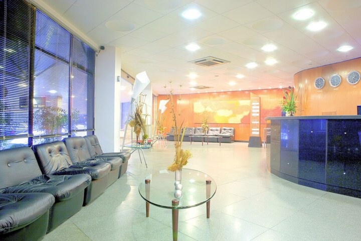 Entrance & Lobby