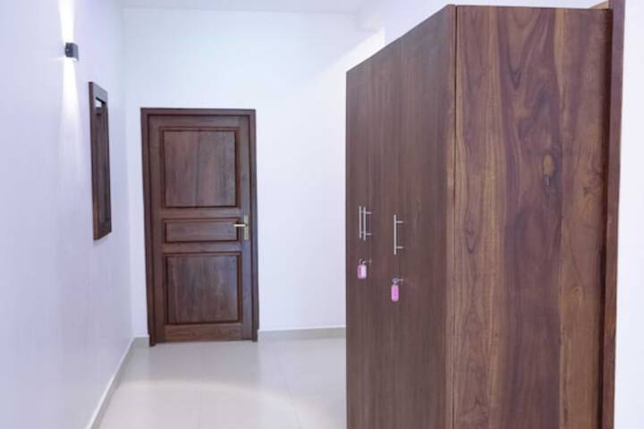 Room 12 of 76