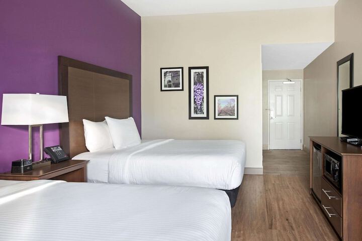 Standard Room, King or Two Doubles (4 of 12)